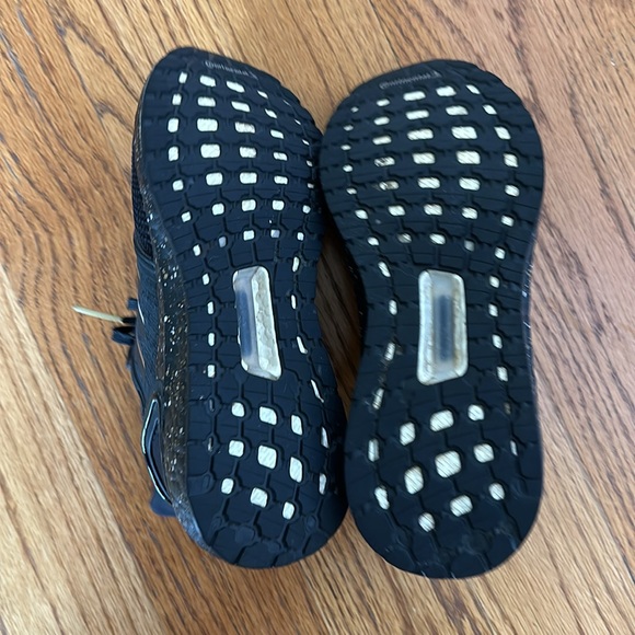 Black adidas ultraboost sneakers 👟 with gold and silver details - Picture 7 of 8